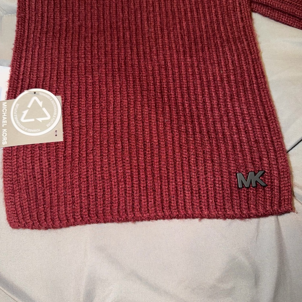 Michael Kors Burgundy Knit Scarf. NWT - Picture 2 of 4